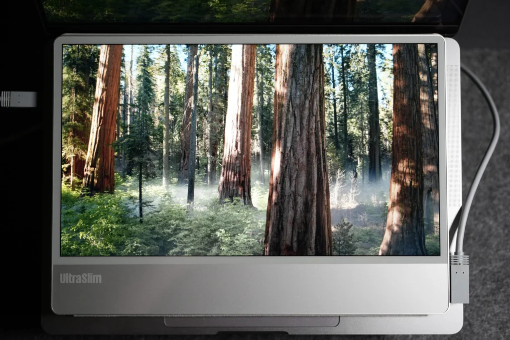 レビュー】「UltraSlim 12.5」超薄型軽量モニターで上下2画面デスク