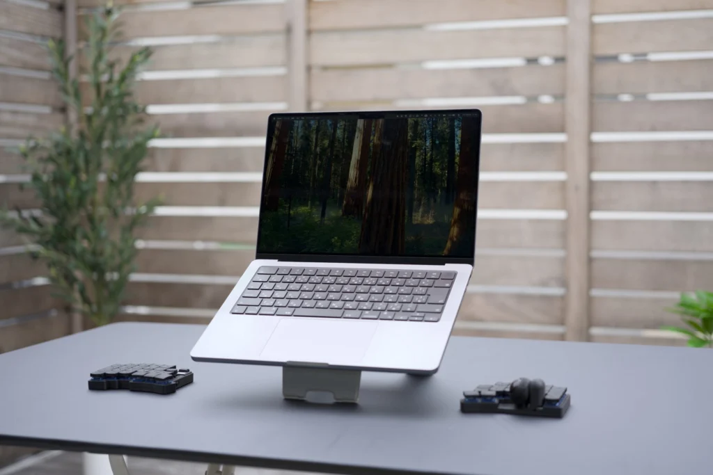 レビュー】「UltraSlim 12.5」超薄型軽量モニターで上下2画面デスク