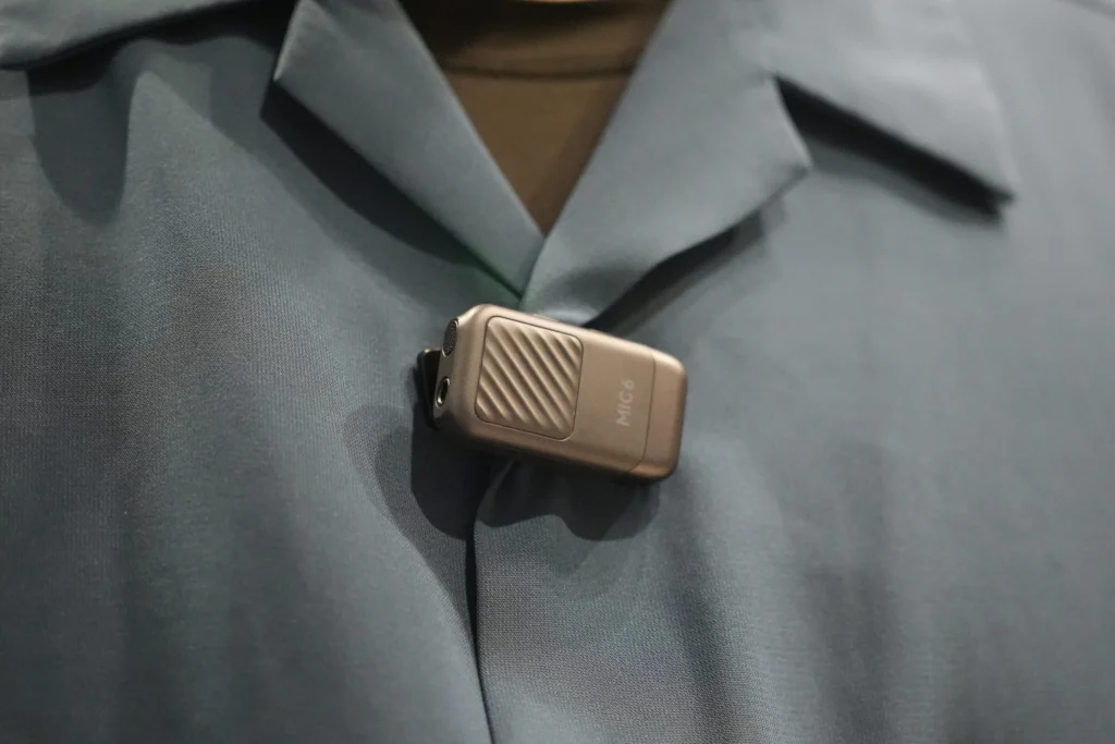 レビュー】「UGREEN Mic6」10m以上離れても声がクリア｜2人同時に録